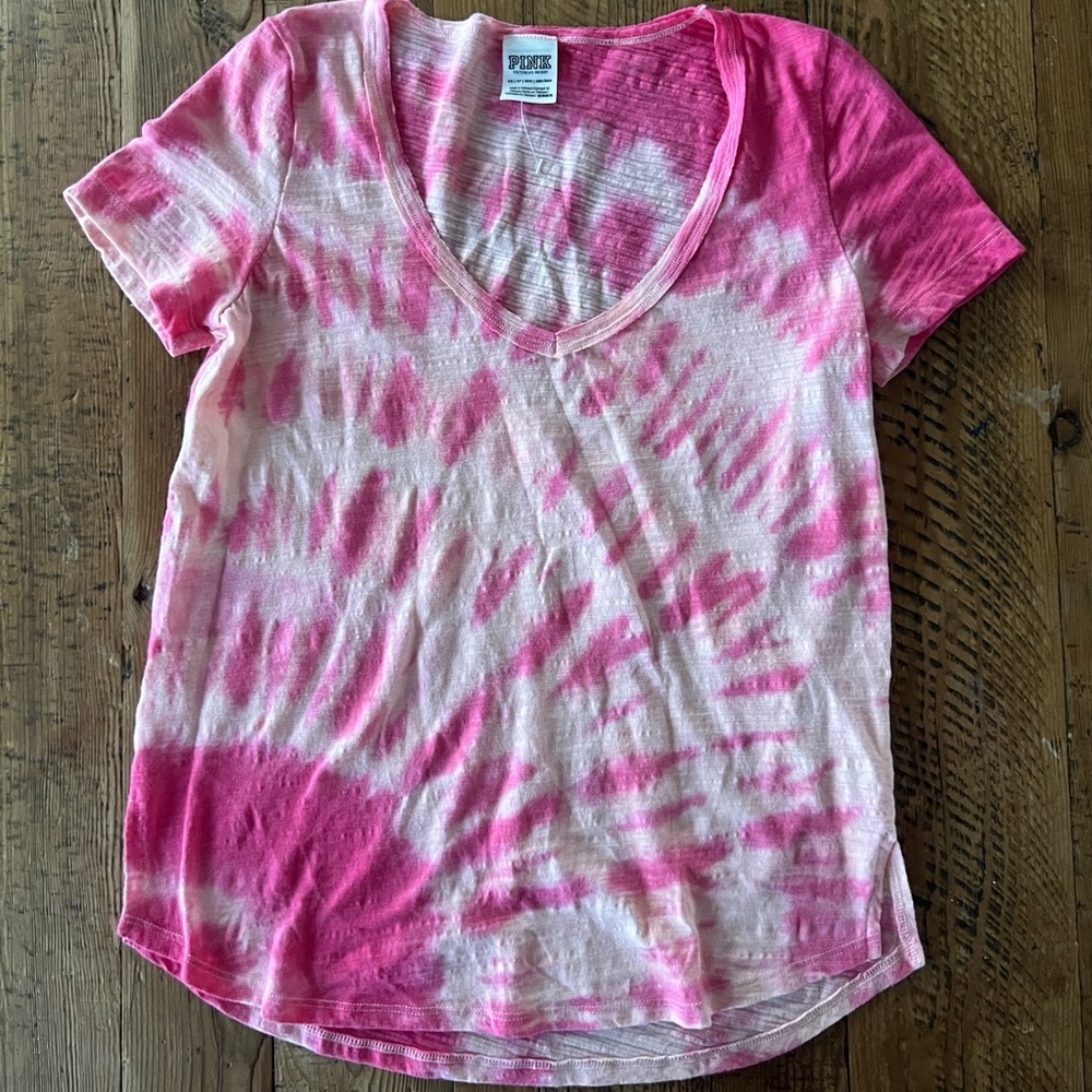PINK Victoria's Secret Pink and White Tie-Dye V-Neck Tee